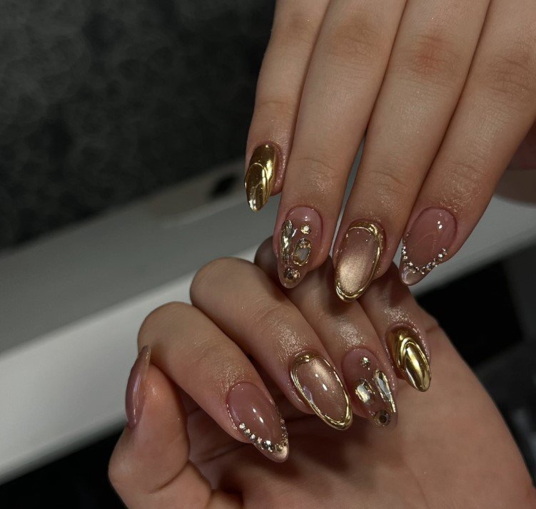 gold nail