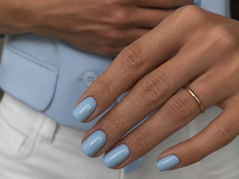 baby blue nails