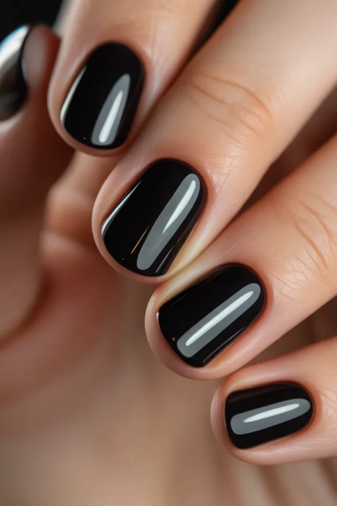 Glossy black nails with mirror shine