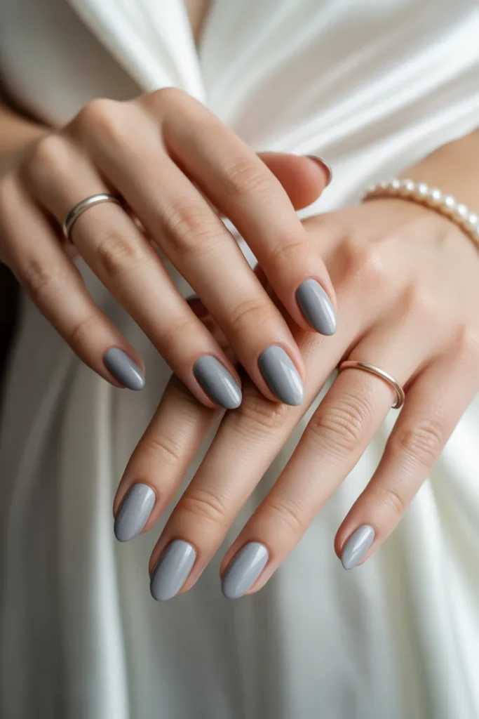 Light grey nails, matte finish