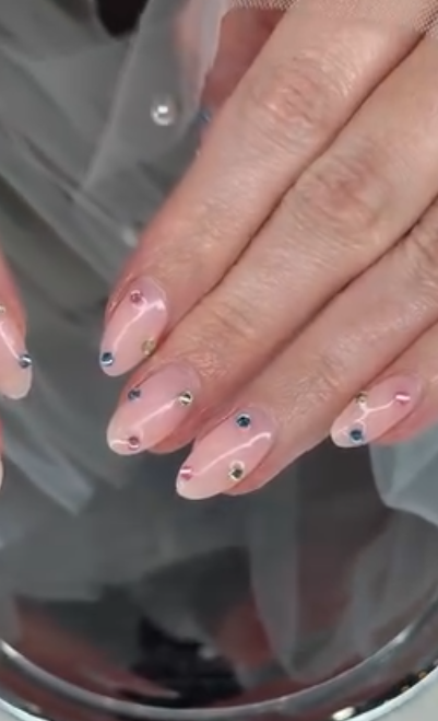 Minimalist Rhinestone Accent Nails