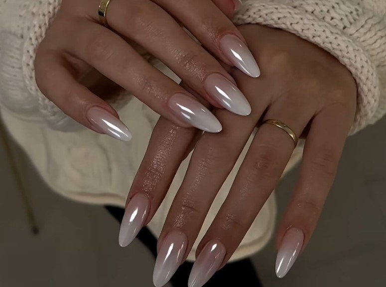 Aquamarine Pearl Nail
