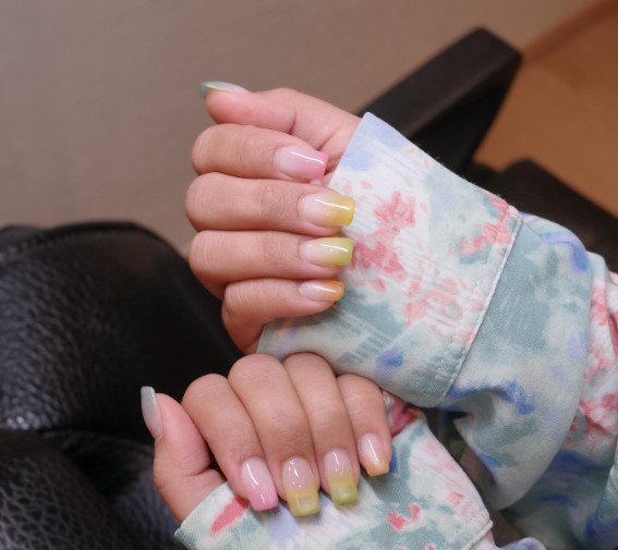 Pastel Aura Gradient nail