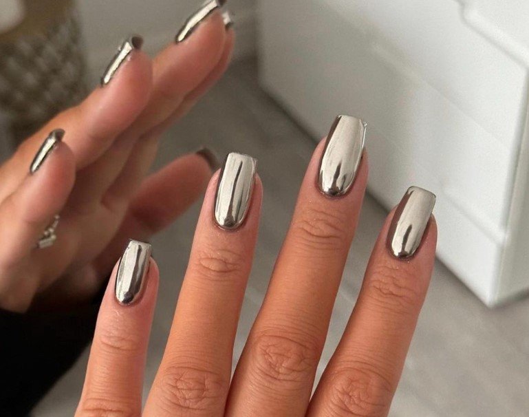 Silver Chrome Mirror Nails