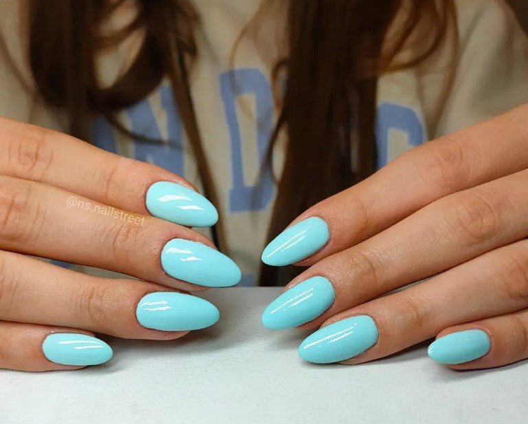 Turquoise Nail Ideas Featuring Luxurious Gold Accents