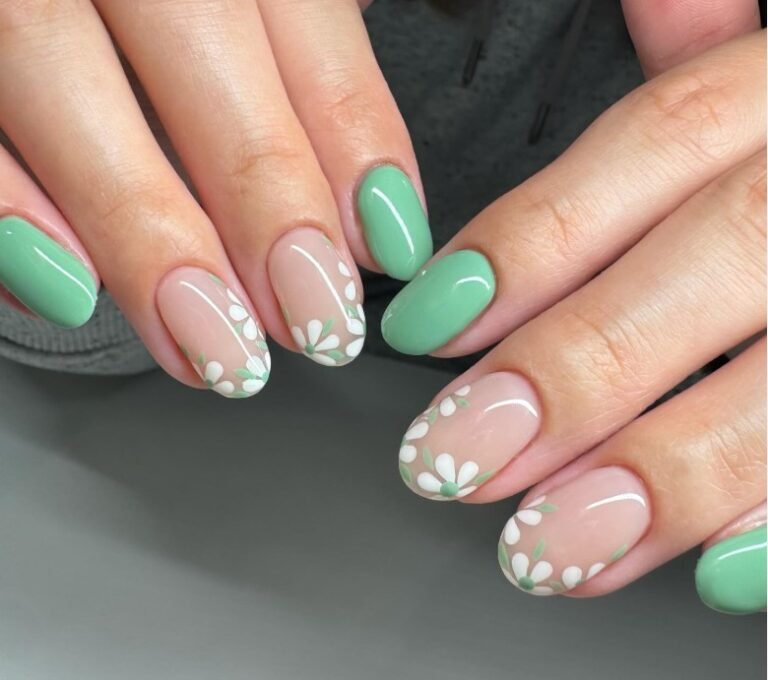 White Daisy & Green Summer Nail Designs