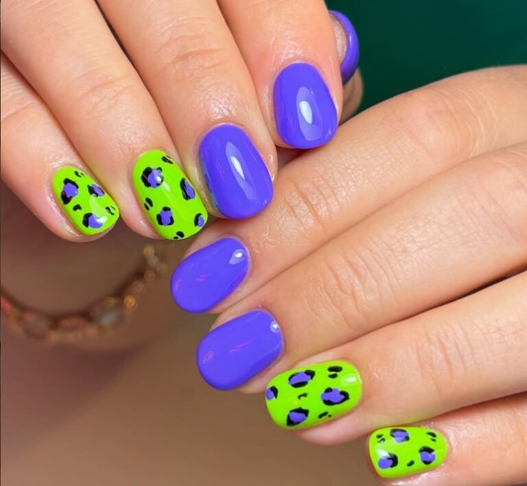 chic August Nails