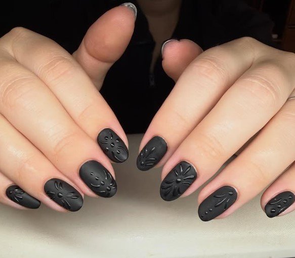 summer black nails