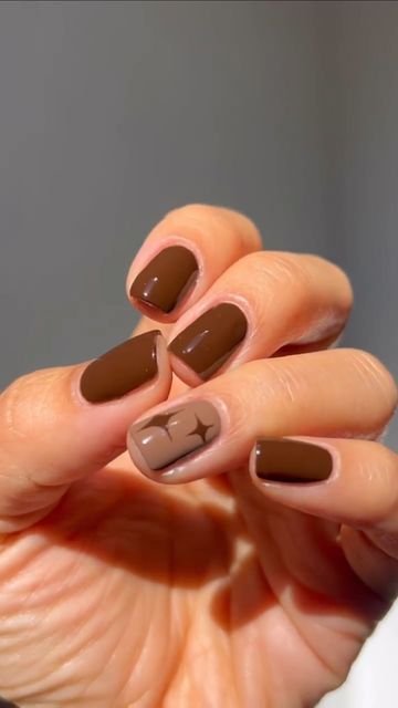 Glossy Mocha Minimal